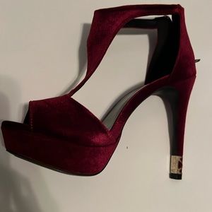 Qupid size 9 Garnet  colored heels